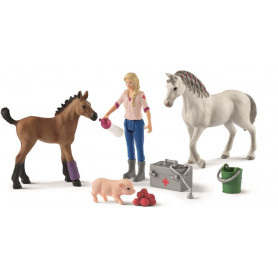 Schleich Farm World Vet Visiting Mare and Foal